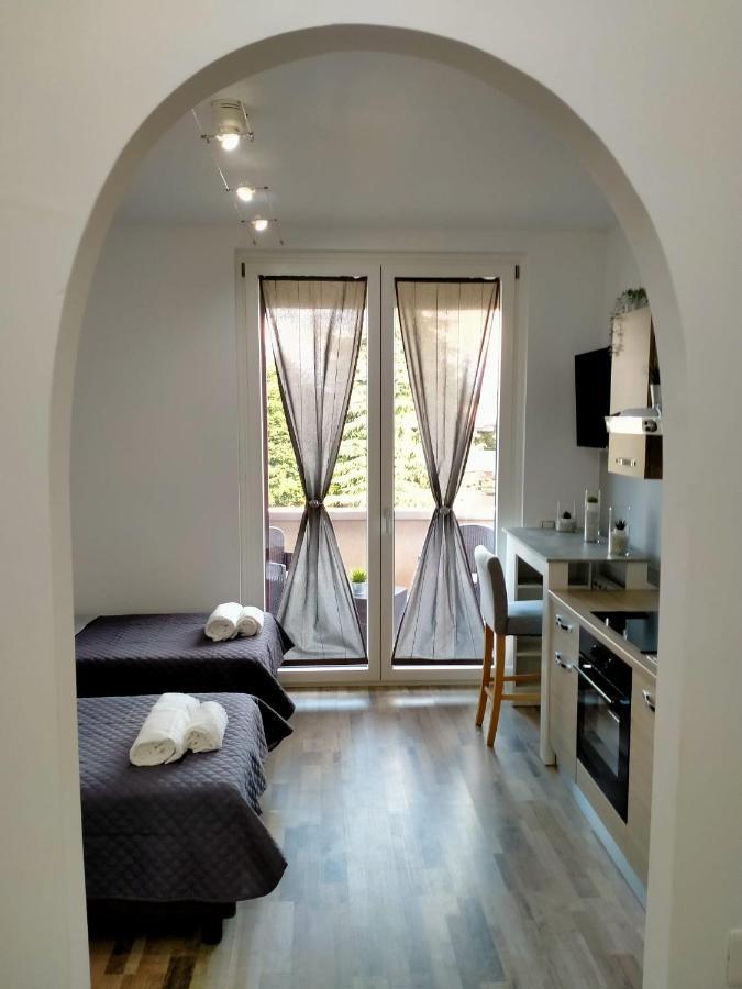 Suite Room Malpensa B&B Cardano Al Campo Eksteriør billede